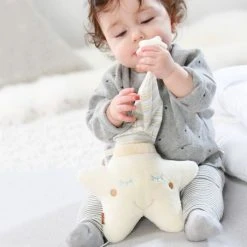 Baby Fehn Spieluhr Stern mit Mütze - Baby Love -Günstiges Babyspielzeug Geschäft baby fehn spieluhr stern mit mutze baby love 154566 d3