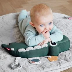 Done by Deer Activity-Spieltier - 41 cm - Croco - Grün 9 Done by Deer Activity-Spieltier - 41 cm - Croco - Grün -Günstiges Babyspielzeug Geschäft done by deer activity spieltier 41 cm croco grun 4103493 d3