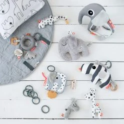 Done by Deer Einschlafhilfe & Kuscheltier mit Spieluhr - Elphee - Grau -Günstiges Babyspielzeug Geschäft done by deer einschlafhilfe kuscheltier mit spieluhr elphee grau 4403155 d3