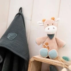 Nattou Spieltier Giraffe mit Rassel 18 cm - Luna & Axel 8 Nattou Spieltier Giraffe mit Rassel 18 cm - Luna & Axel -Günstiges Babyspielzeug Geschäft nattou spieltier giraffe mit rassel 18 cm luna axel 748032 d2