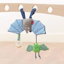Sigikid Anhänger für Babyschale Fledermaus - Baby Bite Me -Günstiges Babyspielzeug Geschäft sigikid anhanger fur babyschale fledermaus baby bite me 41013 d4
