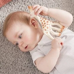Vulli Spieltier aus Naturkautschuk - Sophie la girafe® So Pure -Günstiges Babyspielzeug Geschäft vulli spieltier aus naturkautschuk sophie la girafe so pure 101 000 016 d5